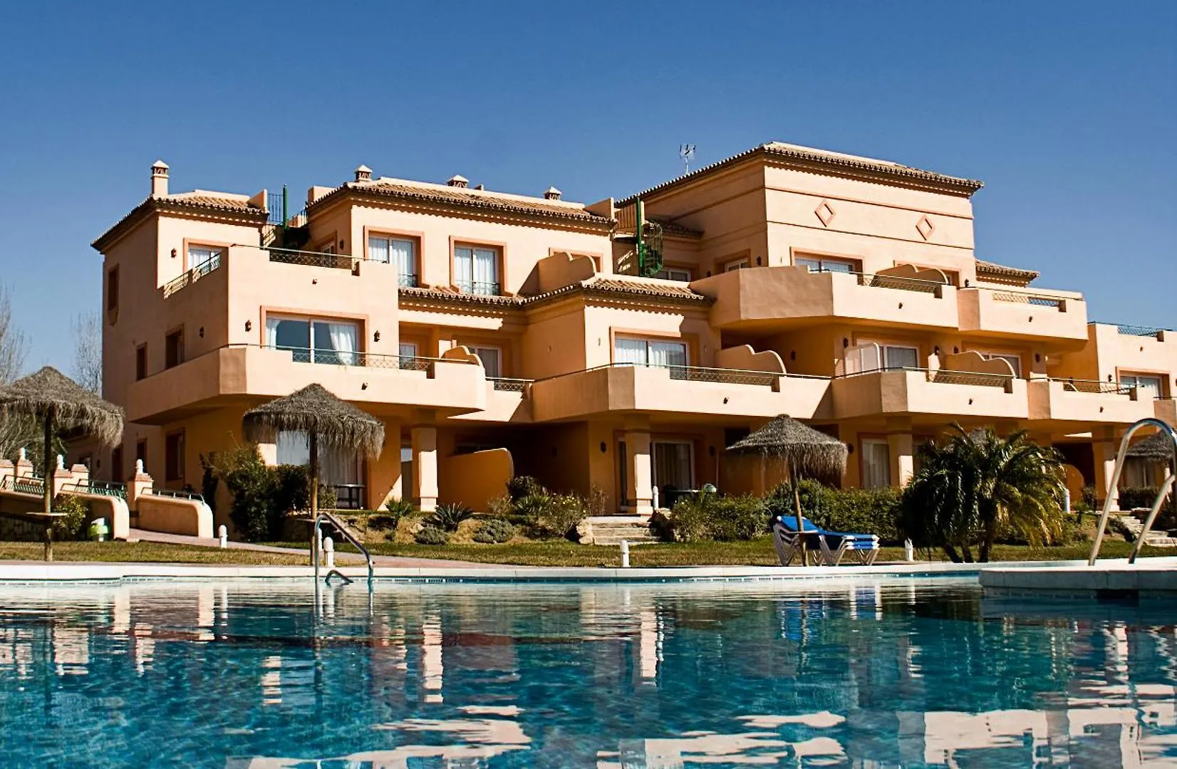 Marbella Beach Resort At Club Playa Real Апартаменты