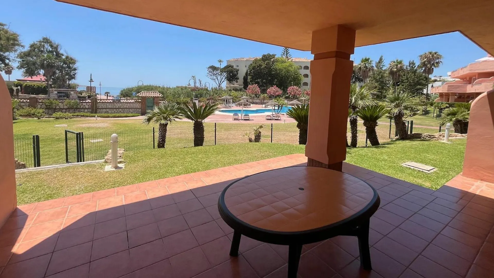 Marbella Beach Resort At Club Playa Real Апартаменты